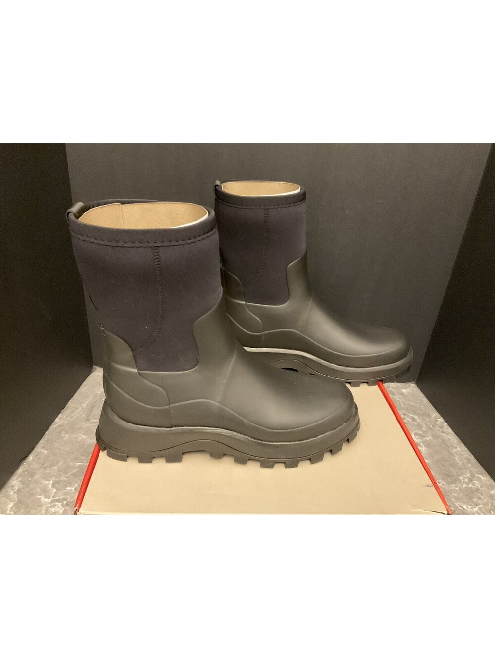 New! Womens Hunter City Explorer Short Black/Shaded White Boots. Size 9. Nice!!!